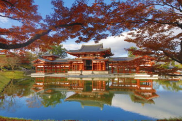 Byodoin Phoenix Hall seen in kimono